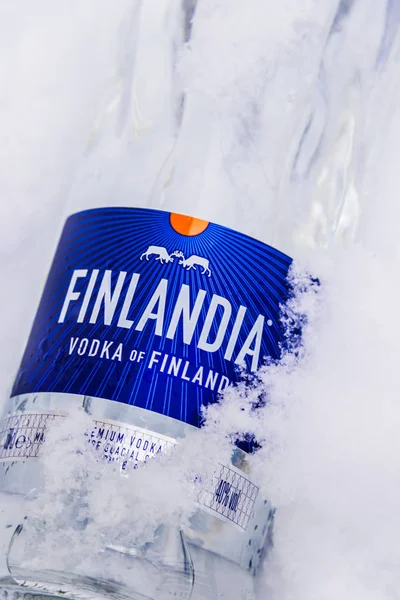 Познан Пол Jan 2019 Бутылка Финской Водки Finlandia Принадлежащей Brown — стоковое фото