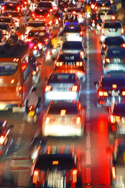 İş çıkış saatinde Bangkok Caddesi 'nde. Trafik sıkışıklığı