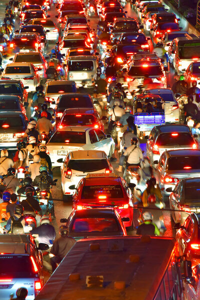 БАНГКОК, Таиланд - 29 января 2018 года: Улица Бангкока в час пик
.