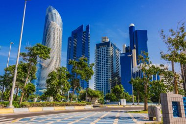 Abu Dhabi, Birleşik Arap Emirlikleri - 10 Şubat 2019: Modern mimari şehir merkezindeki Abu Dhabi, Birleşik Arap Emirlikleri