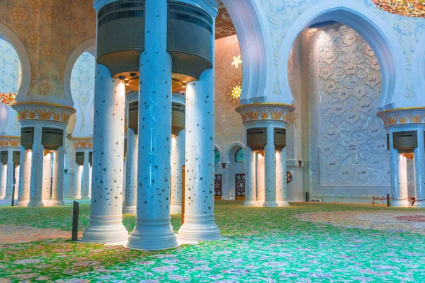 Interior Gran Mezquita Sheikh Zayed Abu Dhabi Emiratos Árabes Unidos — Foto de Stock