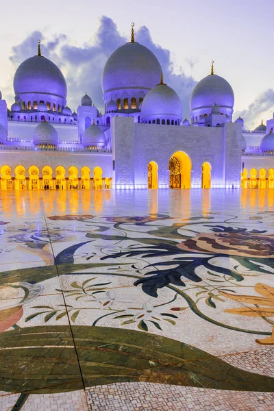 셰이크 그랜드 모스크에서 에미리트 — 스톡 사진