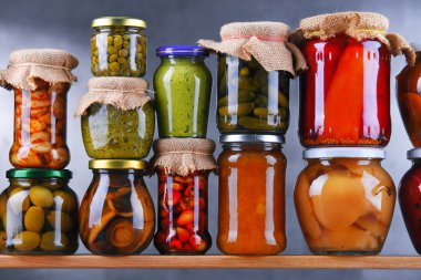 Kavanoz turşu sebze ve meyve çeşitli ile