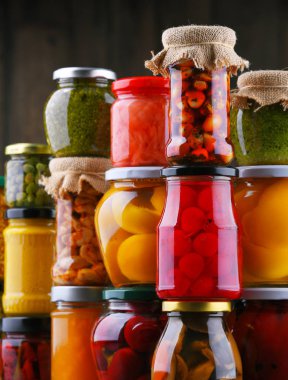 Kavanoz turşu sebze ve meyve çeşitli ile