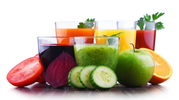 Glasses with fresh organic vegetable and fruit juices — Stock Photo, Image