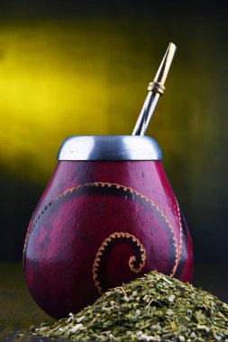 Yerba dostum Kupası ve yaprakları.
