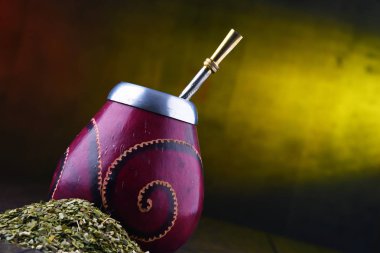 Yerba dostum Kupası ve yaprakları.