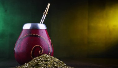 Yerba dostum Kupası ve yaprakları.