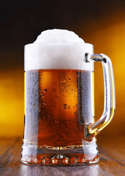 Összetétel egy pohár csapolt sörrel — Stock Fotó