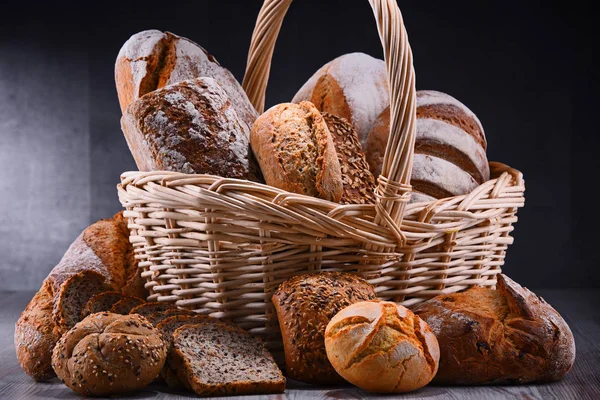 Samenstelling met diverse bakkerijproducten — Stockfoto