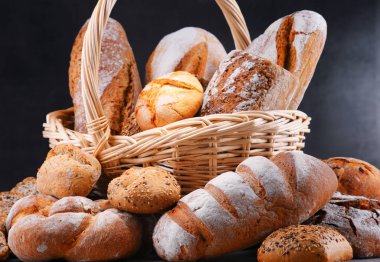 Çeşitli fırın ürünleriyle kompozisyon