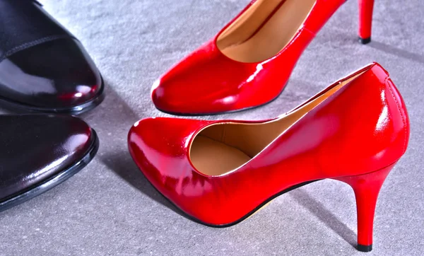 İki çift ayakkabıyla kompozisyon — Stok fotoğraf