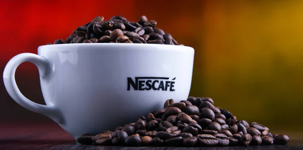 Composição com xícara de grãos de café Nescafe — Fotografia de Stock