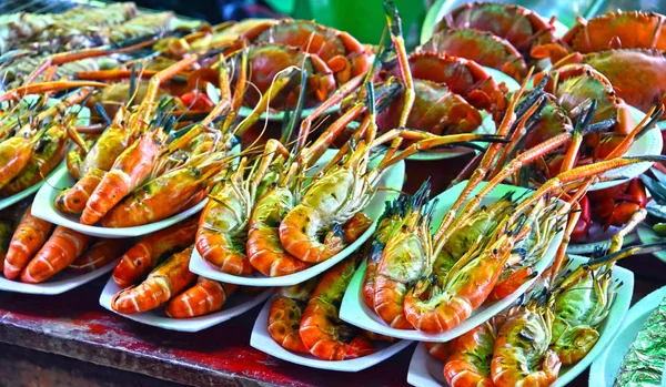 Garnelen im Straßenrestaurant in Thailand — Stockfoto
