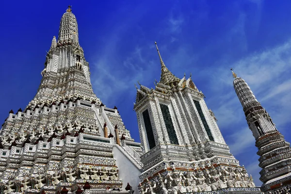 Wat Arun Ratchawararam, Buddyjski rozciągacz w Bangkoku, Tajlandia — Zdjęcie stockowe