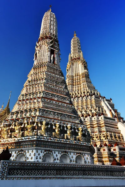 Wat Arun Ratchawararam, sebuah kuil Buddha di Bangkok, Thailand — Stok Foto