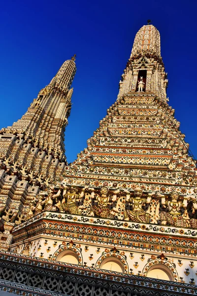 Wat Arun Ratchawararam, egy buddhista templom Bangkok, Thaiföld — Stock Fotó