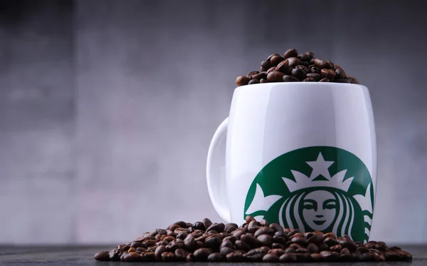 Σύνθεση με φλιτζάνια καφέ Starbucks — Φωτογραφία Αρχείου