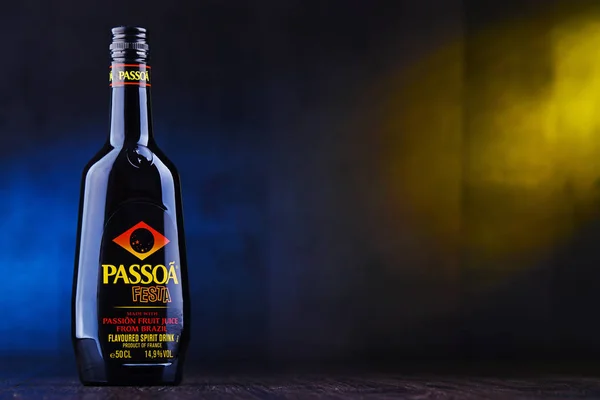 Flasche Passoa, ein Passionsfruchtlikör — Stockfoto
