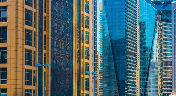 Arquitectura residencial moderna de Dubai, Emiratos Árabes Unidos — Foto de Stock