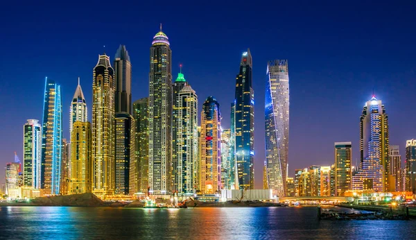 Modern residential architecture of Dubai Marina, UAE — Stok fotoğraf