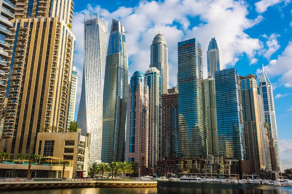 Modern residential architecture of Dubai Marina, UAE — Stock Photo, Image