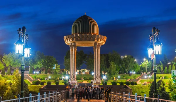 Gedenkteken voor de slachtoffers van de onderdrukking in Tasjkent, Oezbekistan — Stockfoto