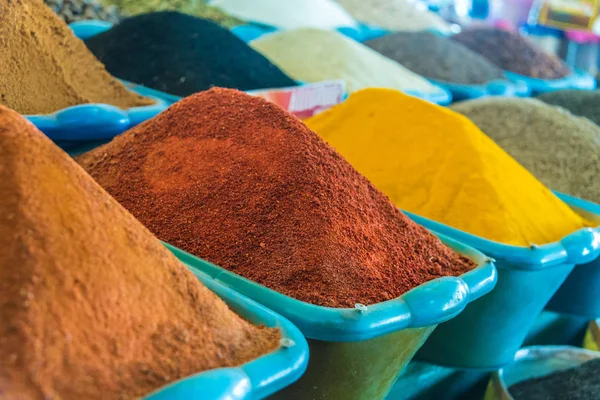 Spices sold at the Chorsu Bazaar in Tashkent — Stock Photo, Image