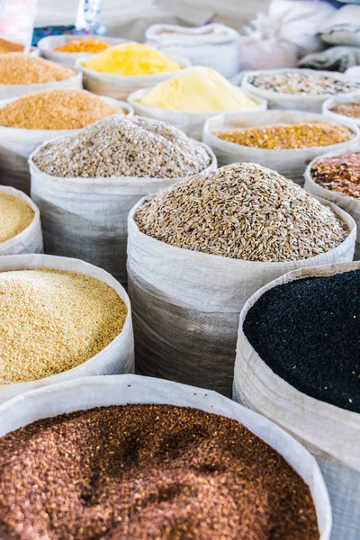 Dried food products sold at the Chorsu Bazaar in Tashkent — Stock Photo, Image