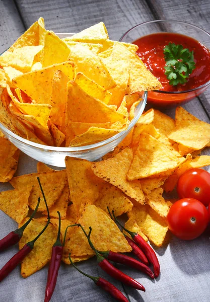 Composición con tazón de papas fritas . —  Fotos de Stock