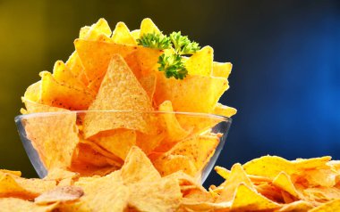 Tortilla cips cam kase ile Kompozisyon.