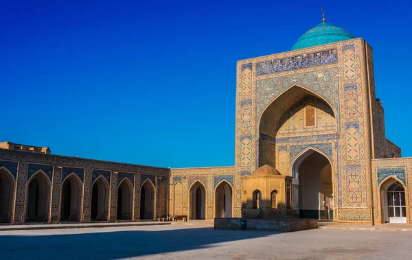 Po-i-Kalan eller POI Kalan Complex i Bukhara, Uzbekistan — Stockfoto