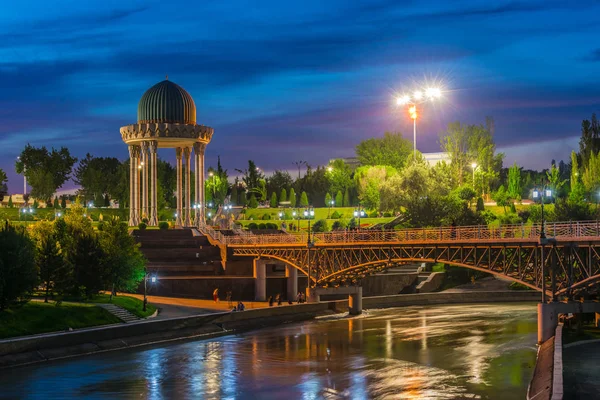 Minnesmärke över offren för förtrycket i Tasjkent, Uzbekistan — Stockfoto