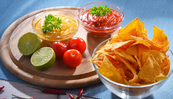 Composición con tazón de chips de tortilla . —  Fotos de Stock