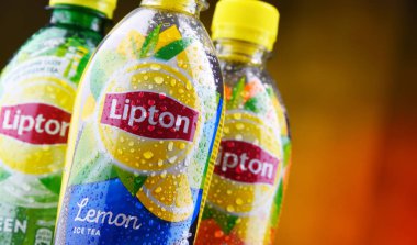 Lipton Ice Tea meşrubat üç şişe.