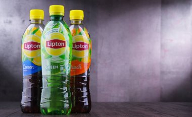 Lipton Ice Tea meşrubat üç şişe.