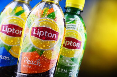 Lipton Ice Tea meşrubat üç şişe.