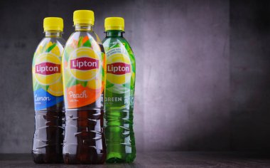 Lipton Ice Tea meşrubat üç şişe.