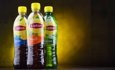 Lipton Ice Tea meşrubat üç şişe.