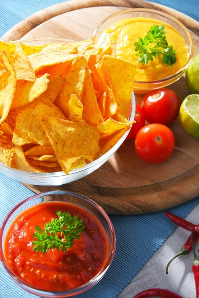 Composición con tazón de chips de tortilla . —  Fotos de Stock