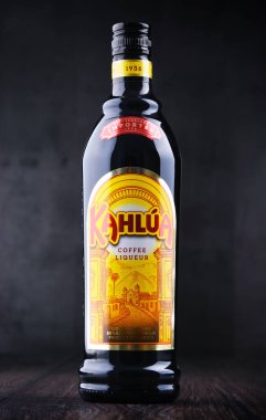 Kahlua Likör şişesi.