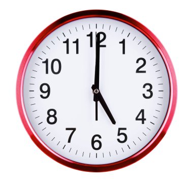 Beyaz arkaplanda duvar saati izole edildi