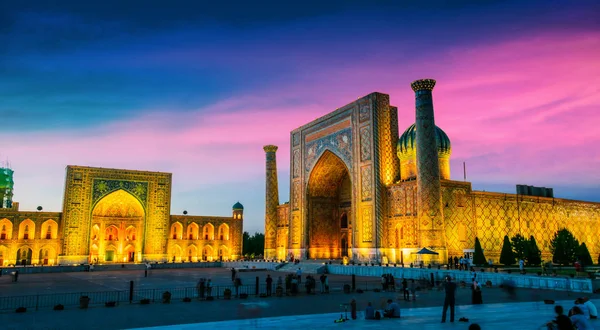 Registan, une vieille place publique à Samarkand, Ouzbékistan — Photo