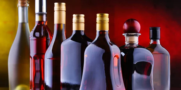 Butelki różne napoje alkoholowe. — Zdjęcie stockowe