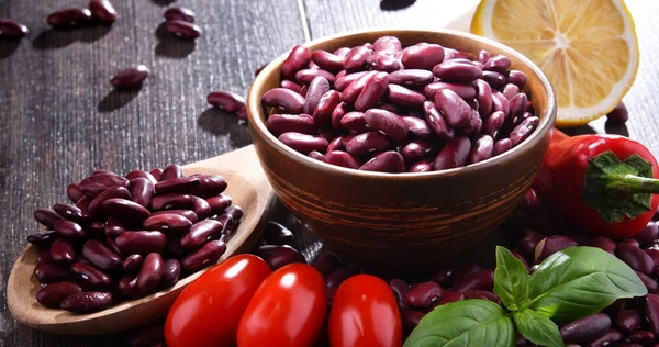 Composition with bowl of kidney bean on wooden table — Stock Photo, Image