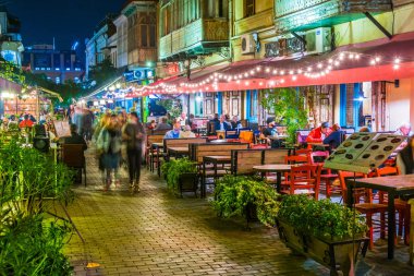 Tiflis şehir merkezinin turistik bölgesinde restoranlar, Gürcistan