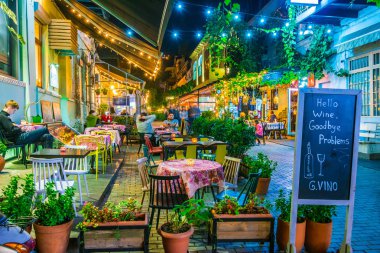 Tiflis şehir merkezinin turistik bölgesinde restoranlar, Gürcistan