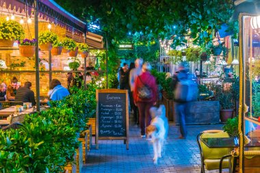 Tiflis şehir merkezinin turistik bölgesinde restoranlar, Gürcistan