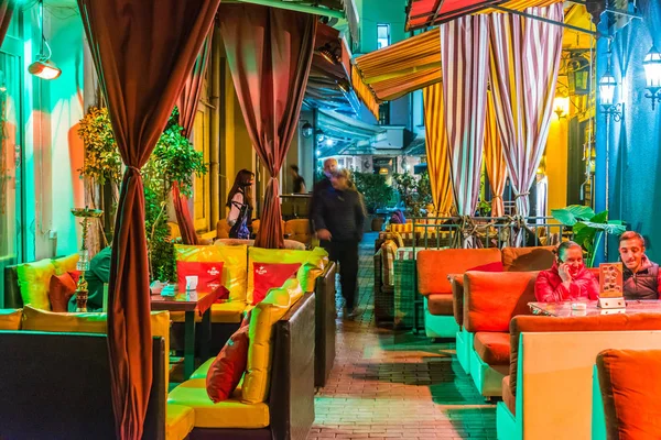 टिबिलिसी, जॉर्जियाच्या मध्यवर्ती शहरातील पर्यटन क्षेत्रातील रेस्टॉरंट्स — स्टॉक फोटो, इमेज