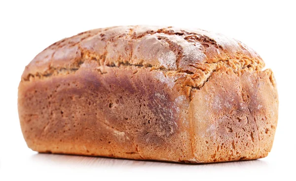 Hoja grande de pan orgánico fresco aislado en blanco — Foto de Stock